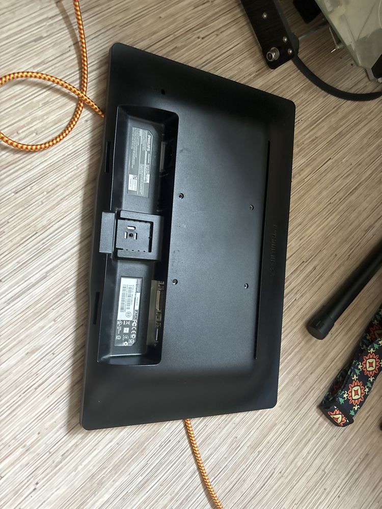Монитор Philips.