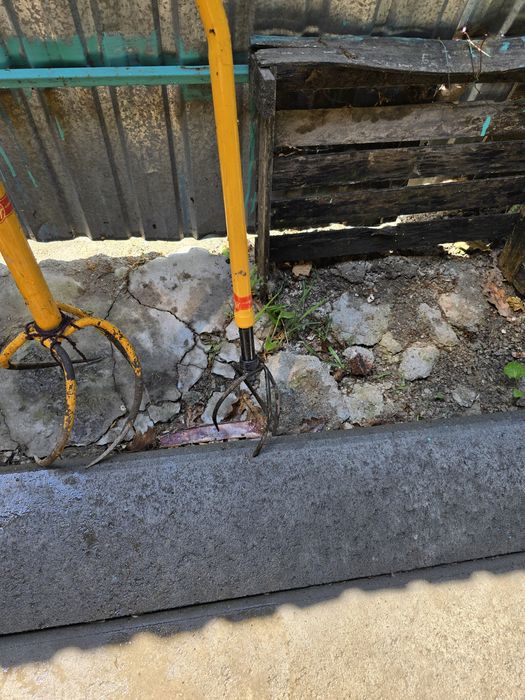 Б/у копалка большая и маленькая.