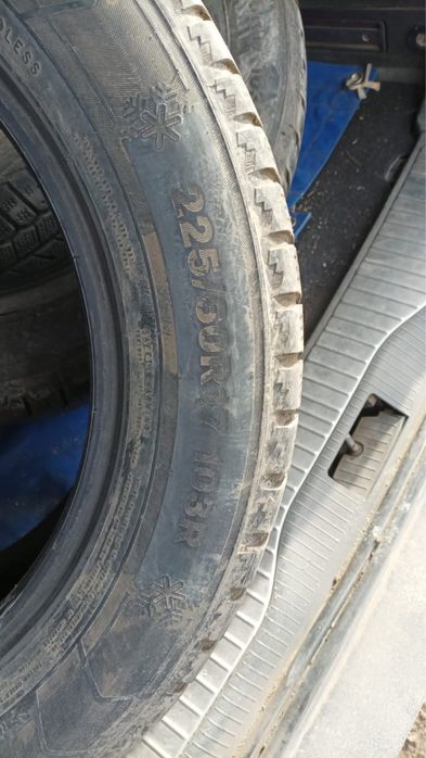 Продам  покрышки на  17 липучки