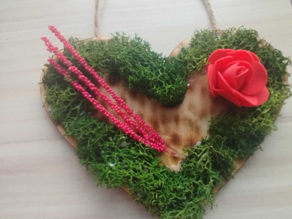 Сърце с рози и мъх