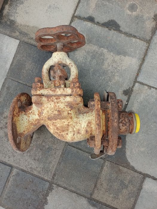 Продам кран задвижкуу