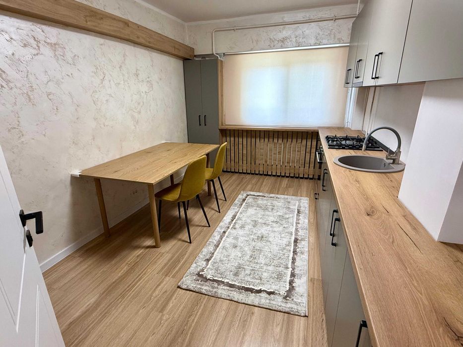 Apartament de închiriat 3 camere (Farmacia 3F) – Locație centrală