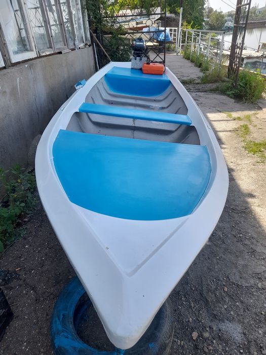 Рибарска моторна лодка