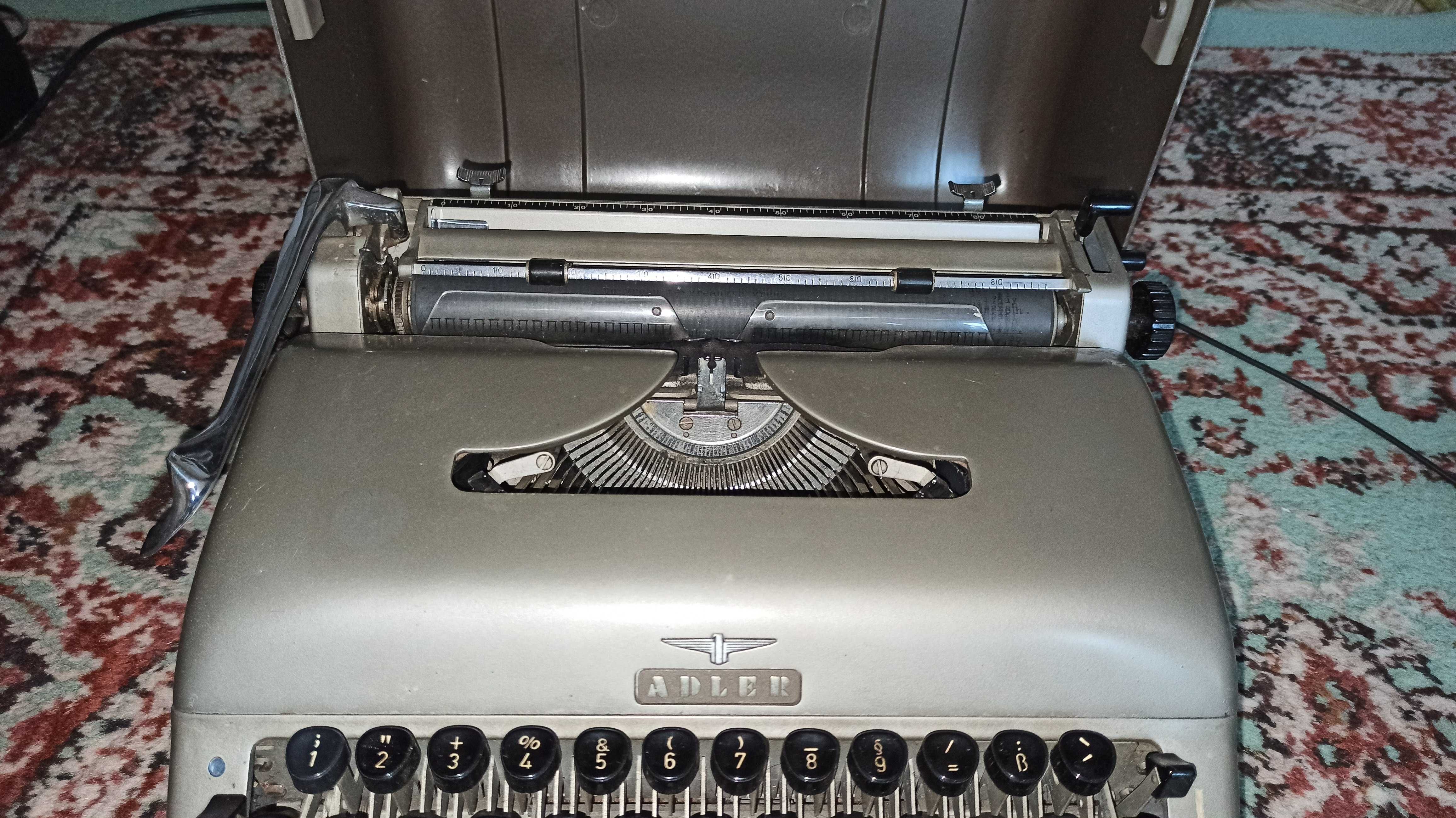 Masina de scris portabila Adler vintage