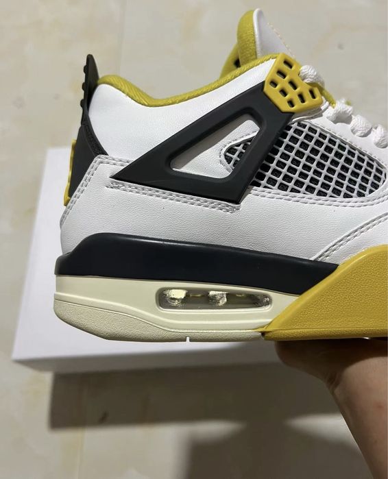 Air Jordan 4 Retro Vivid Sulfur
