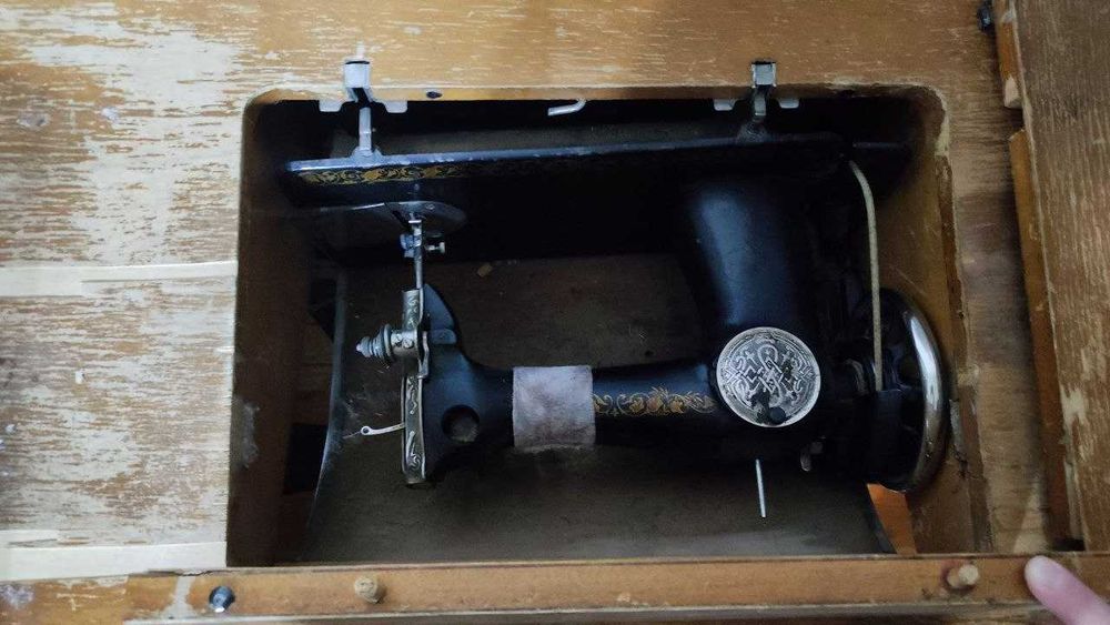 Продается Швейная машинка