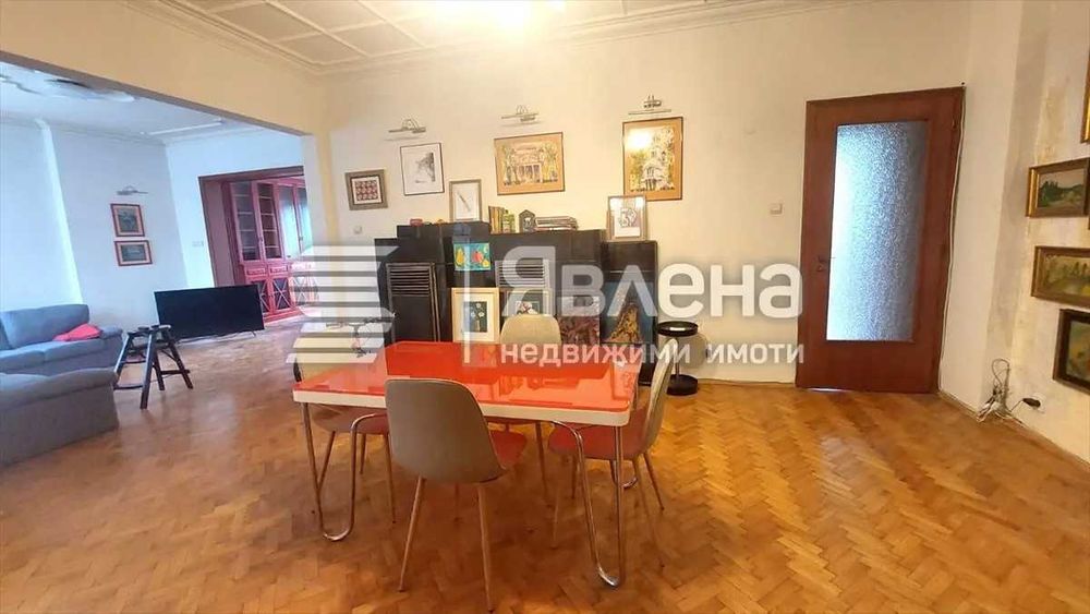 Дава се под наем Тристаен апартамент в София, Център - 130 кв.м за 1271.43 € - Снимка #1