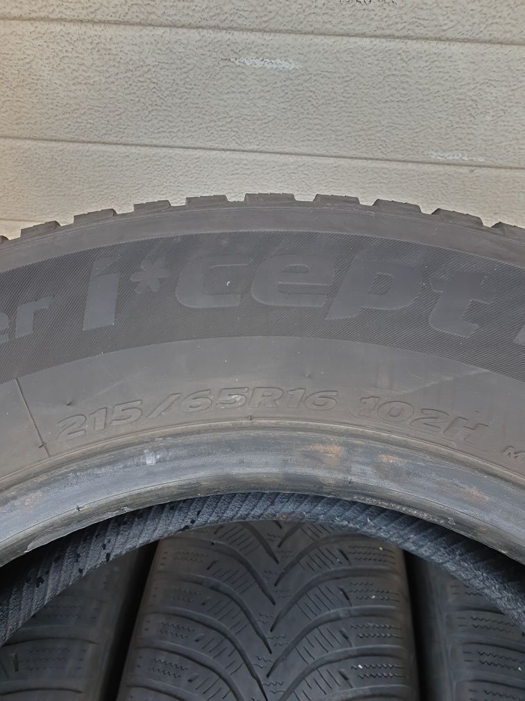 Зимни гуми 4 броя HANKOOK Winter Icept RS2 215 65 R16 дот 3420