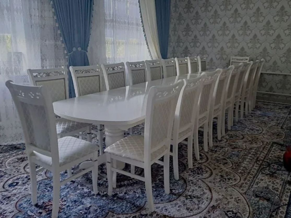 Стол и стулья 14 штук