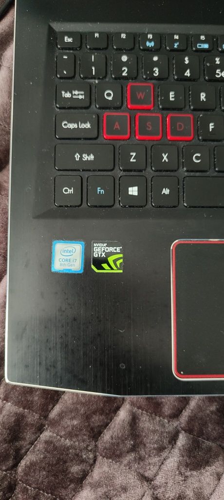 Vând Laptop Acer Predator Helios 300