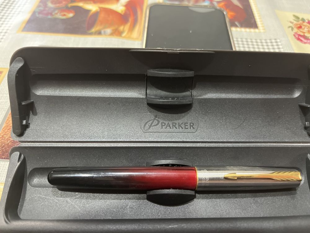 Продам чернильную ручку Parker