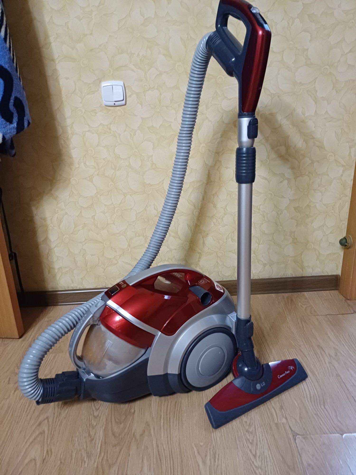 Пылесос LG 2000 W