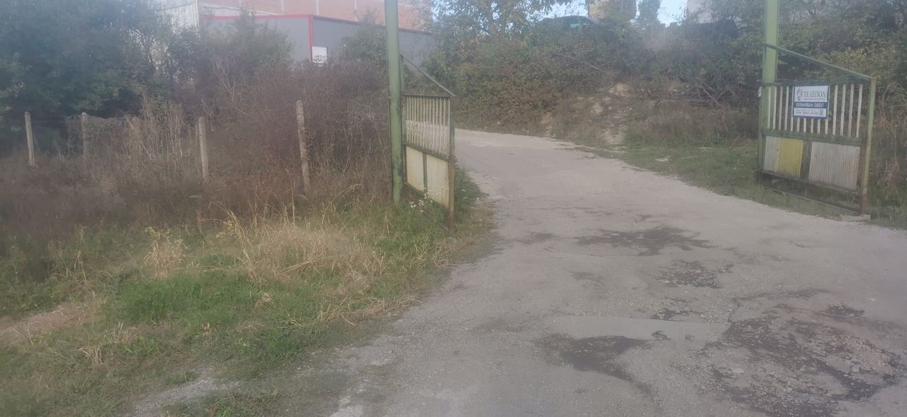 Дава се под наем Гараж / Паркомясто в Велико Търново, Промишлена зона - Запад - 4000 кв.м за 25.5 € - Снимка #1