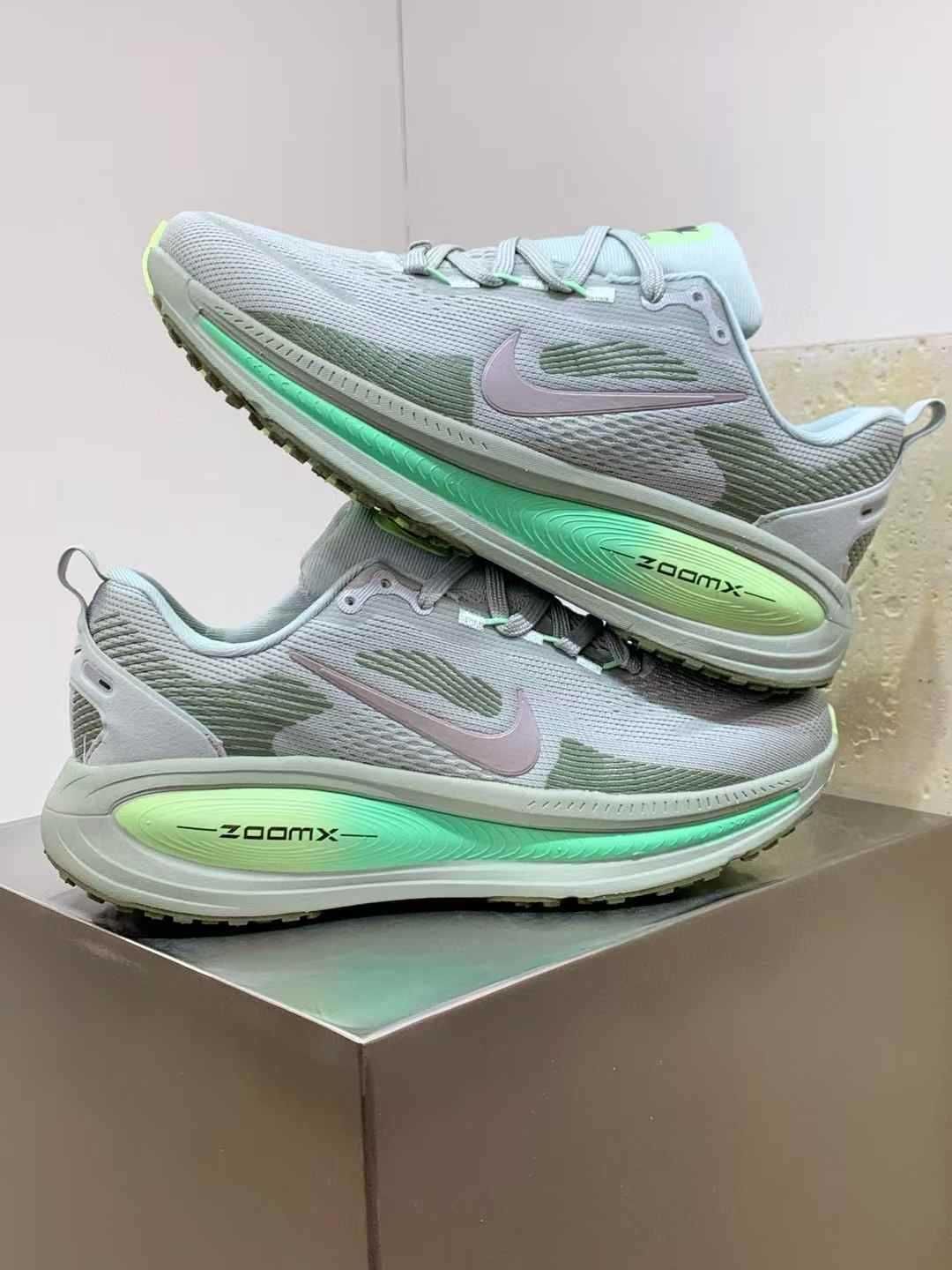 Оригинални мъжки маратонки Nike Vomero 18 налични с кутия