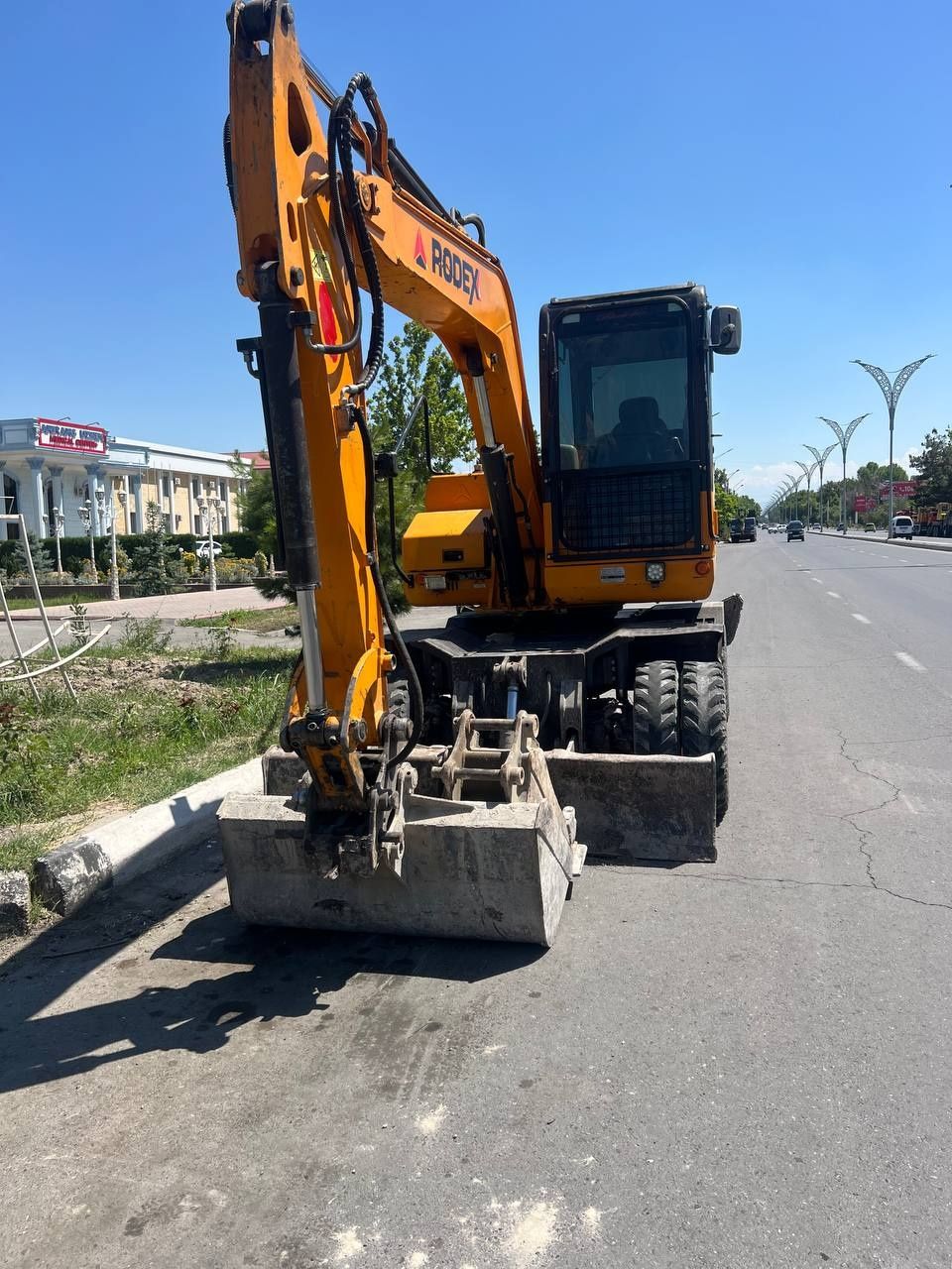 Ekskavator Roʻdeks77