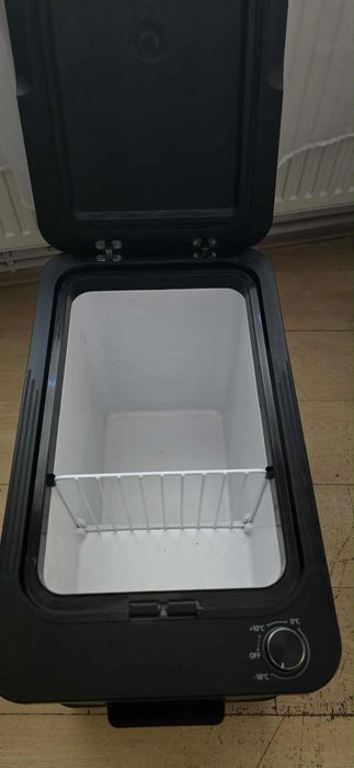 Frigider auto congelator