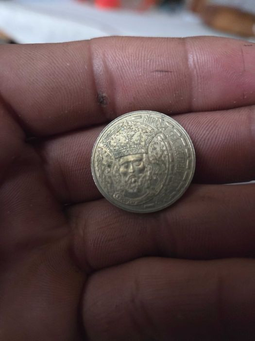 Vand moneda pret 250lei