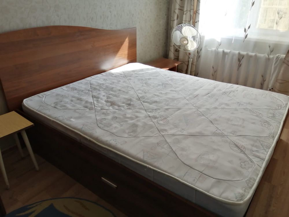 Продается кровать с матрасом.