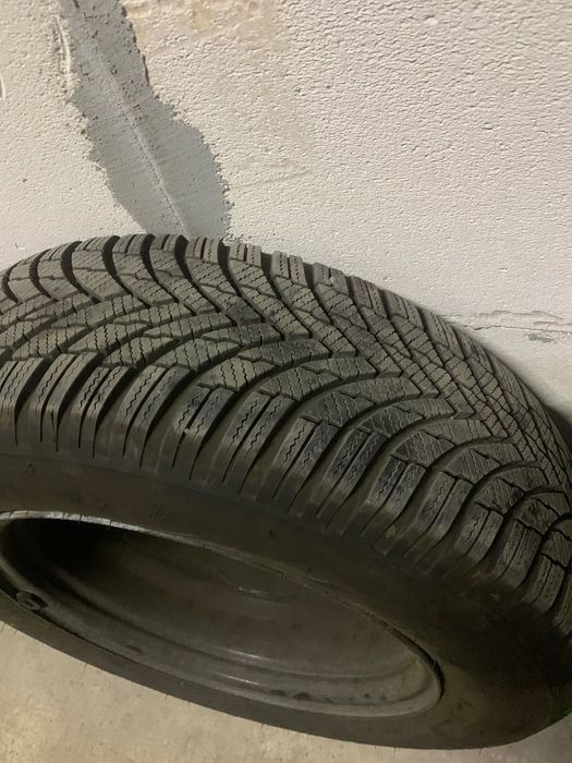 Продавам 4 бр. зимни гуми с железни джанти 195/65 R15