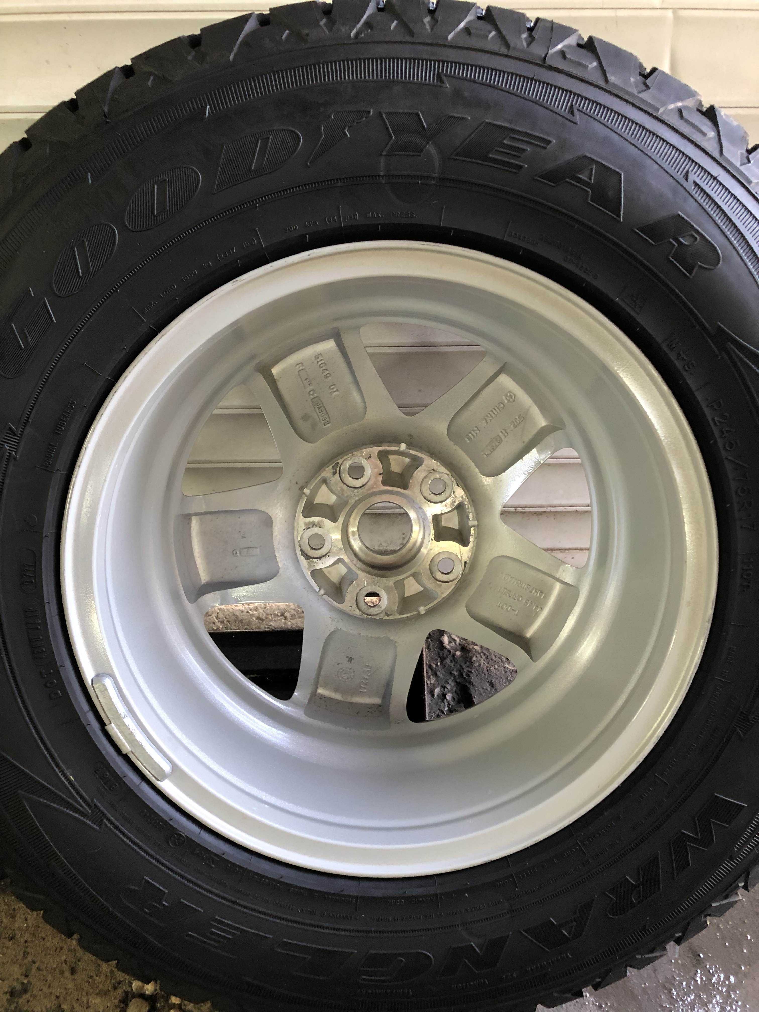 5 броя Джанти с гуми за Jeep Wrangler 245/75 R17