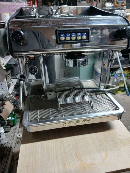 Vând un espresor Expobar Monroc cu 1 grup înalt