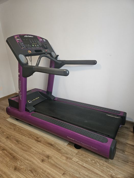 Banda de alergare Life Fitness