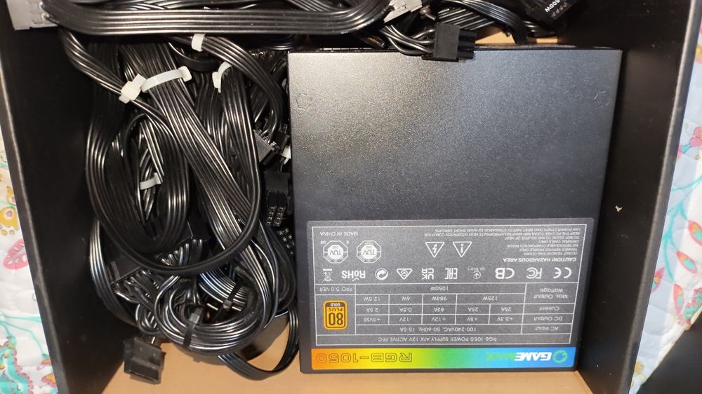 Блок питания Game Max RGB-1050Вт