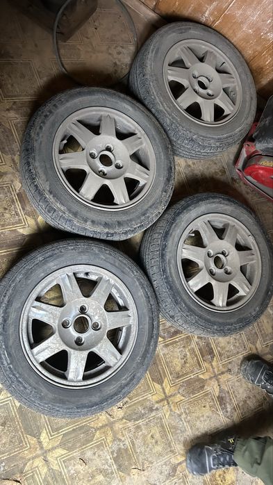 Продам Б/У штатный комплект дисков на Kia spektra с летними шинами