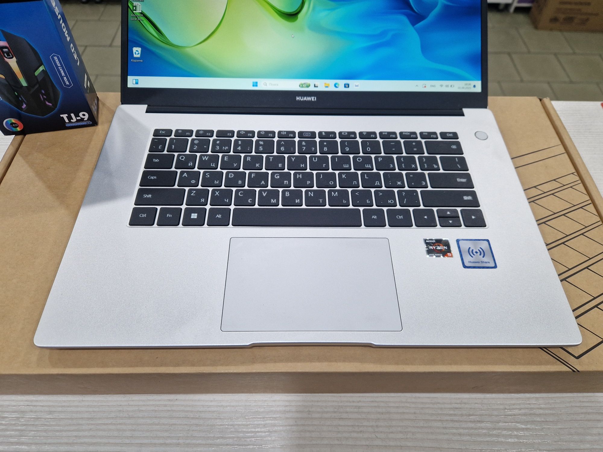 Huawei 2023 г (Ryzen 5 12 потоков, 8 Gb DDR4, 256 Gb SSD)