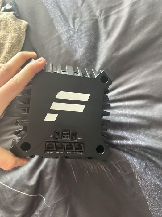 Fanatec CSL DD 8NM + Formula 2.5 Steering Wheel + CSL Elite Pedals V2