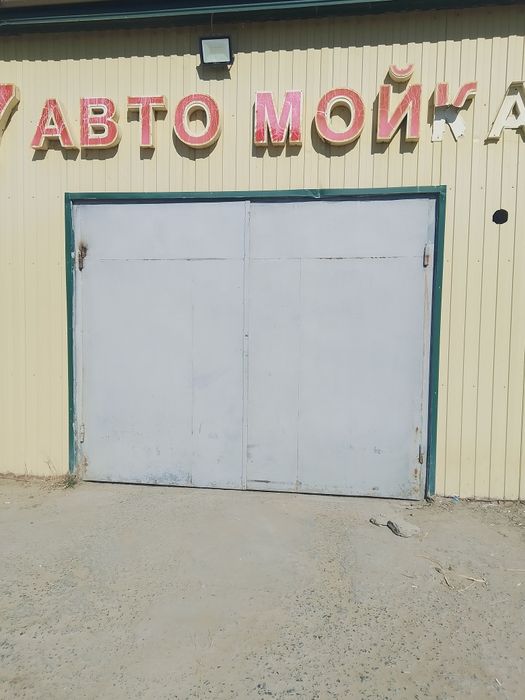 Входные двери для мойки