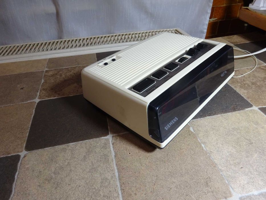 Aparat radio cu ceas vintage /Siemens Alpha RG220