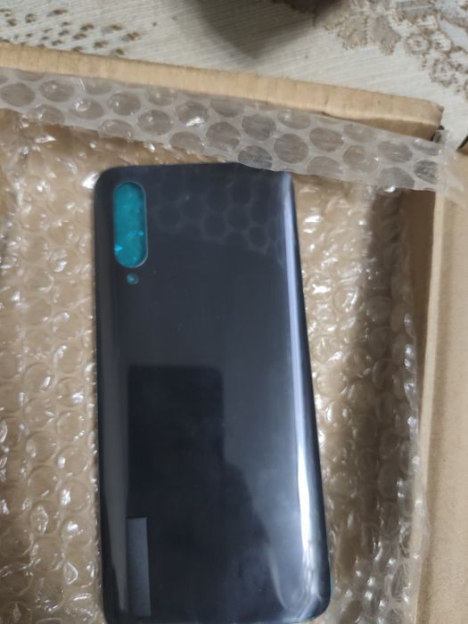Продам крышку на mi 9 lite
