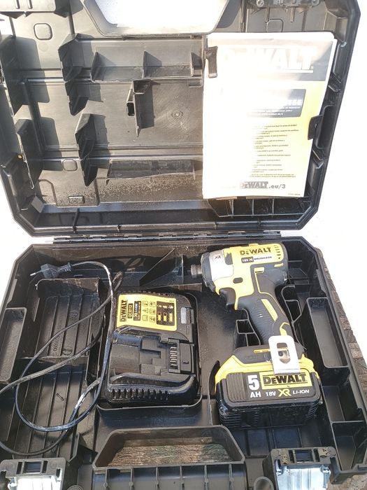 Filetanta cu impact pt biti dewalt dcf887,baterie 5 ah,încărcător,cuti