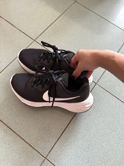 Спортни дамски обувки NIKE