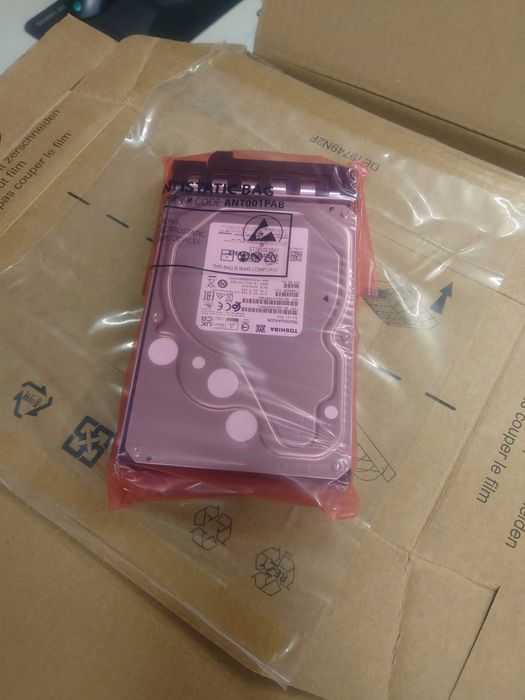 Продавам хард диск 4TB Toshiba чисто нов с 1 год гаранция