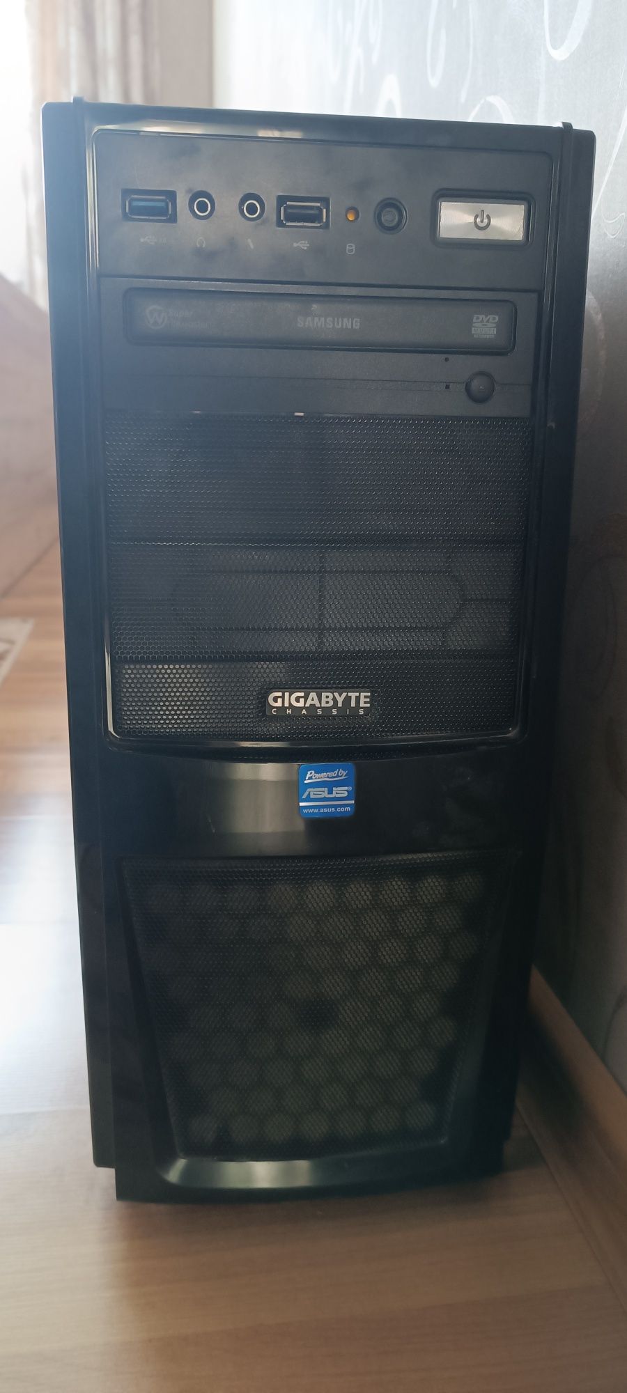 Корпус от Gigabyte