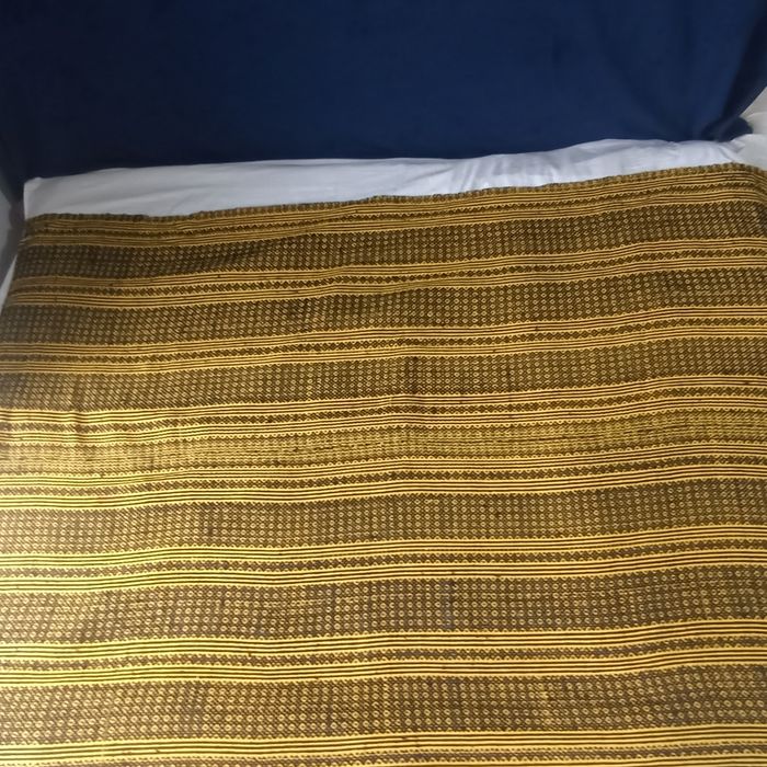 Cuvertura din mătase țesută la război