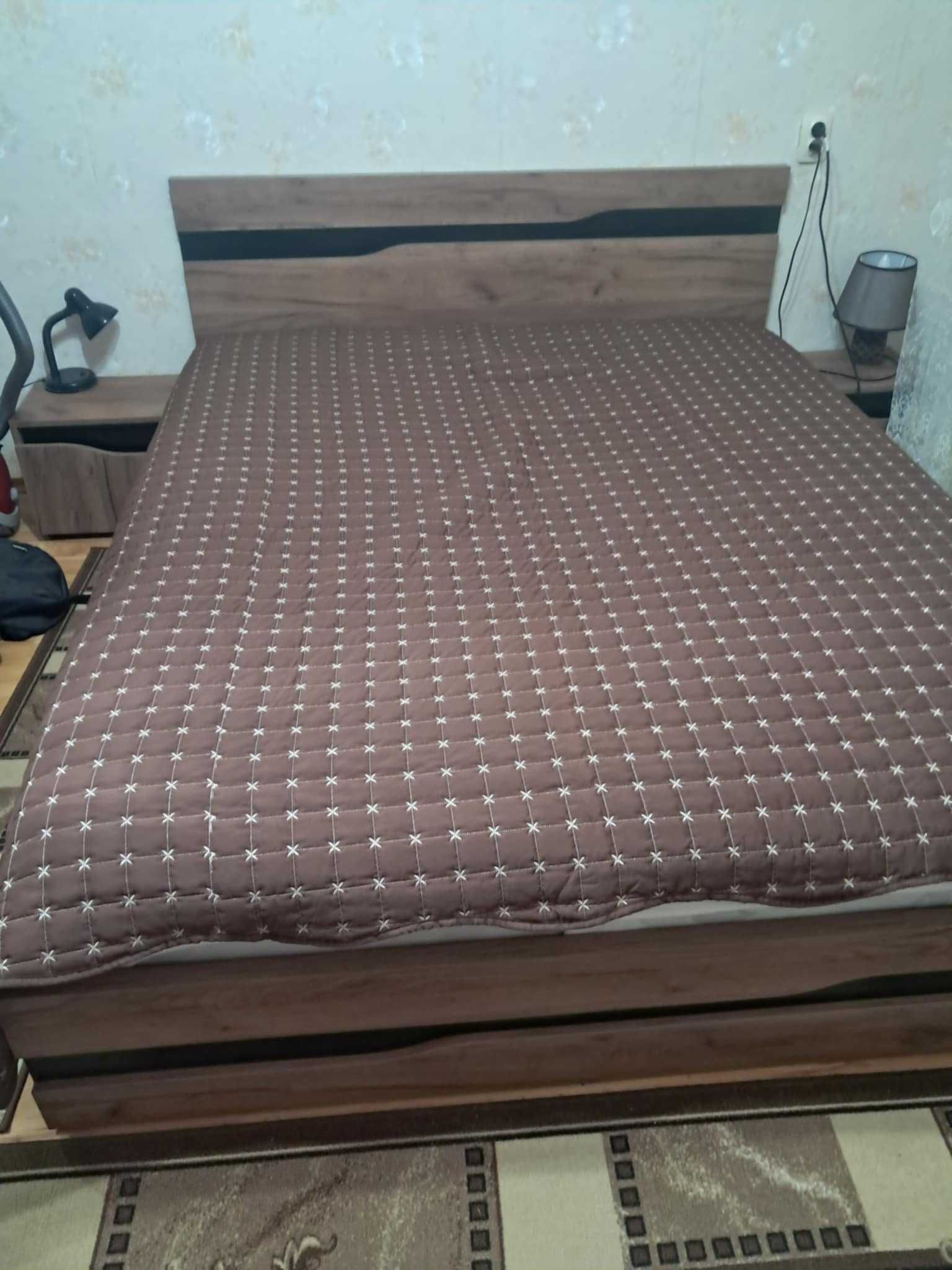Продавам спалняя