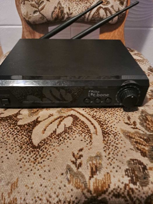 Microfon aproape nou de vânzare – ideal pentru DJ sau evenimente live!