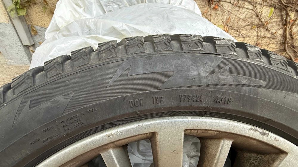 Anvelope iarna M+S 4 buc Pirelli 225/50 R18 Ice Zero 2 tinte metalice