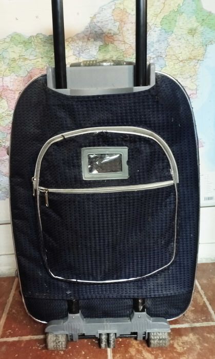 Куфар голям с дръжка на колела