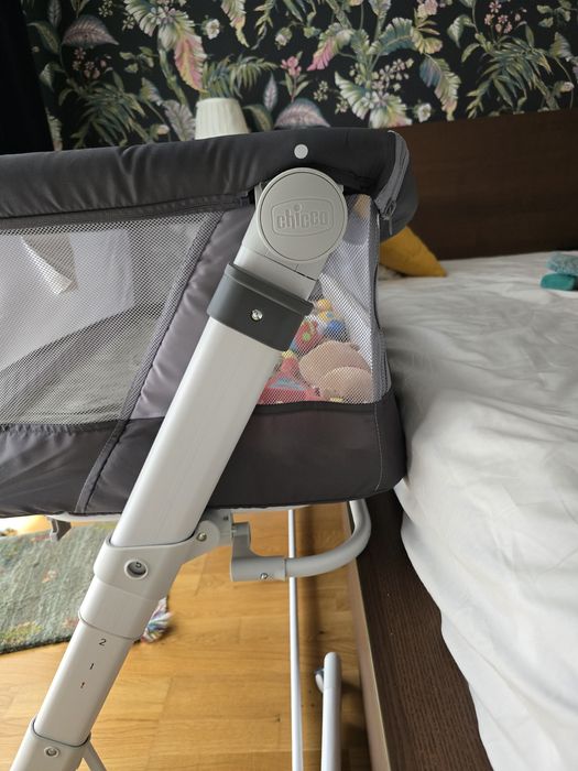 Patut atasabil Chicco Next2Me PopUp + BONUS carsuel și saltea muzicala