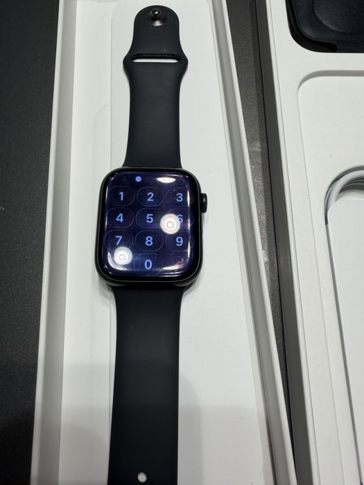 Apple Watch Series 7 (45mm) – алуминиев корпус, батерия 71%, с кутия