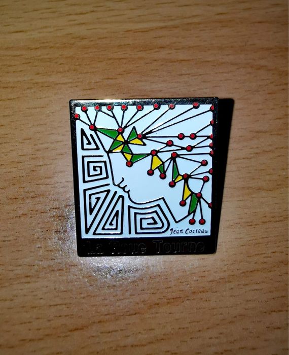 Колекционерска значка дизайн 1957г. Жан Кокто “Колелото се върти”рядка
