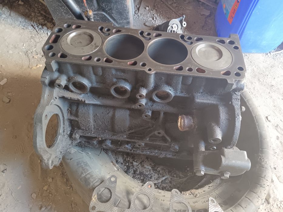 Продам opel 2.0 блок головка
