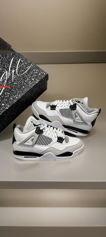 Jordan 4 Military Black calitate premium