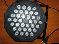 Vând proiector par led