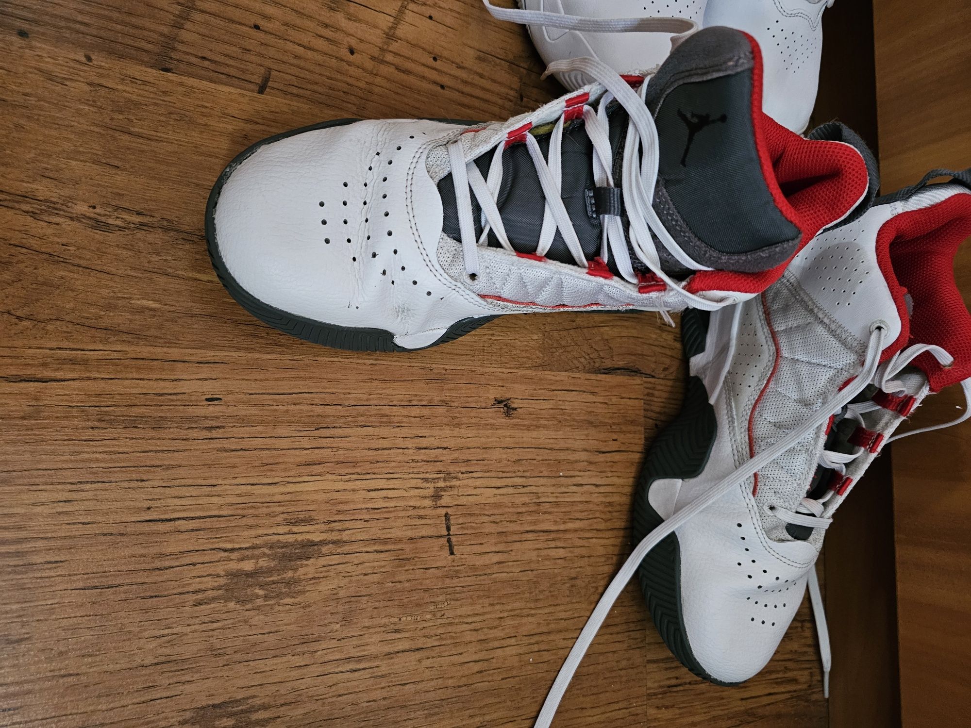2 чифта маратонки Nike Jordan