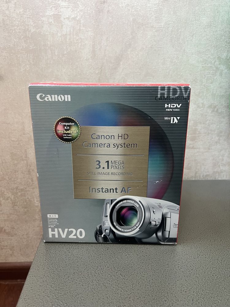 Видеокамера Canon HV20 новая
